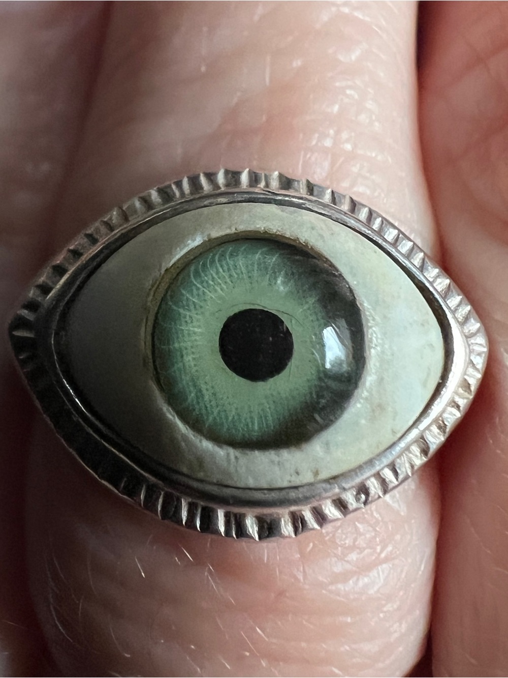 Vintage 1980’s Sterling Silver Green Eye Ring